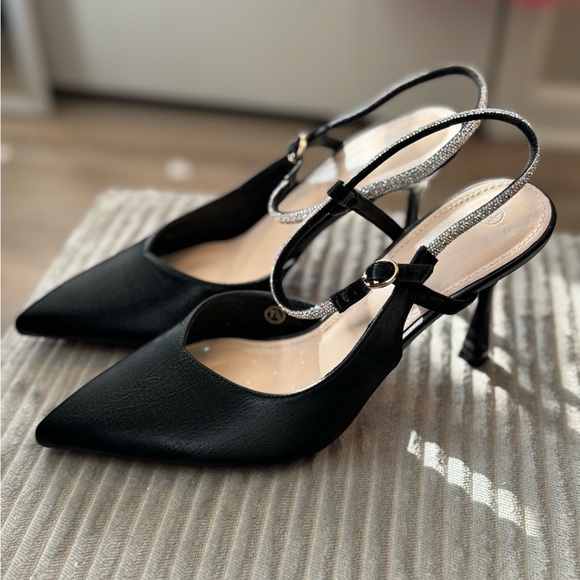 Women slingback kitten heel with rhinestone buckle. Size 7.5 - Picture 8 of 10